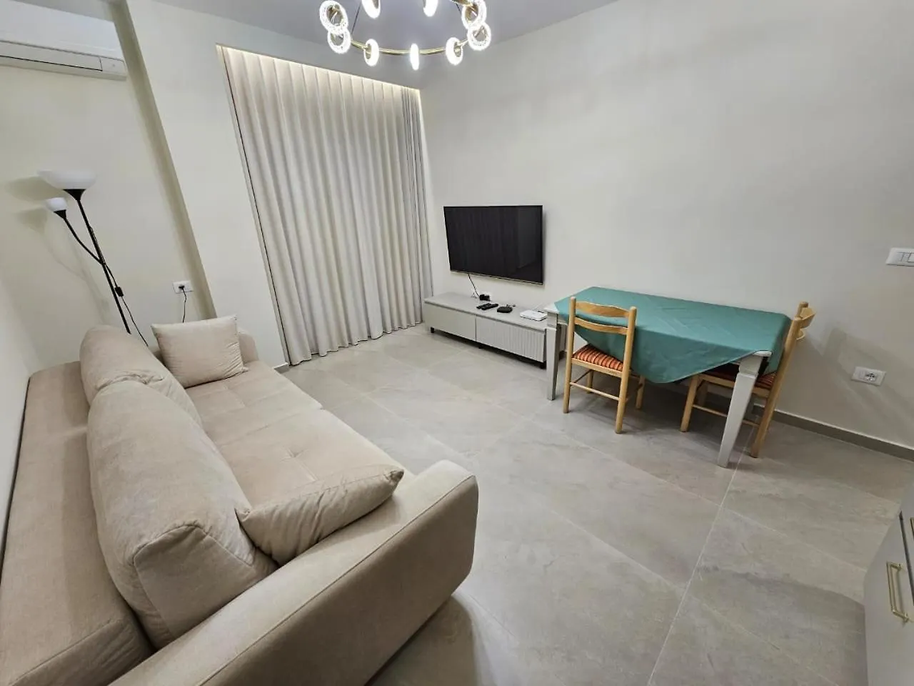 Quick Stop Apartment Tirana 0*,  Albania